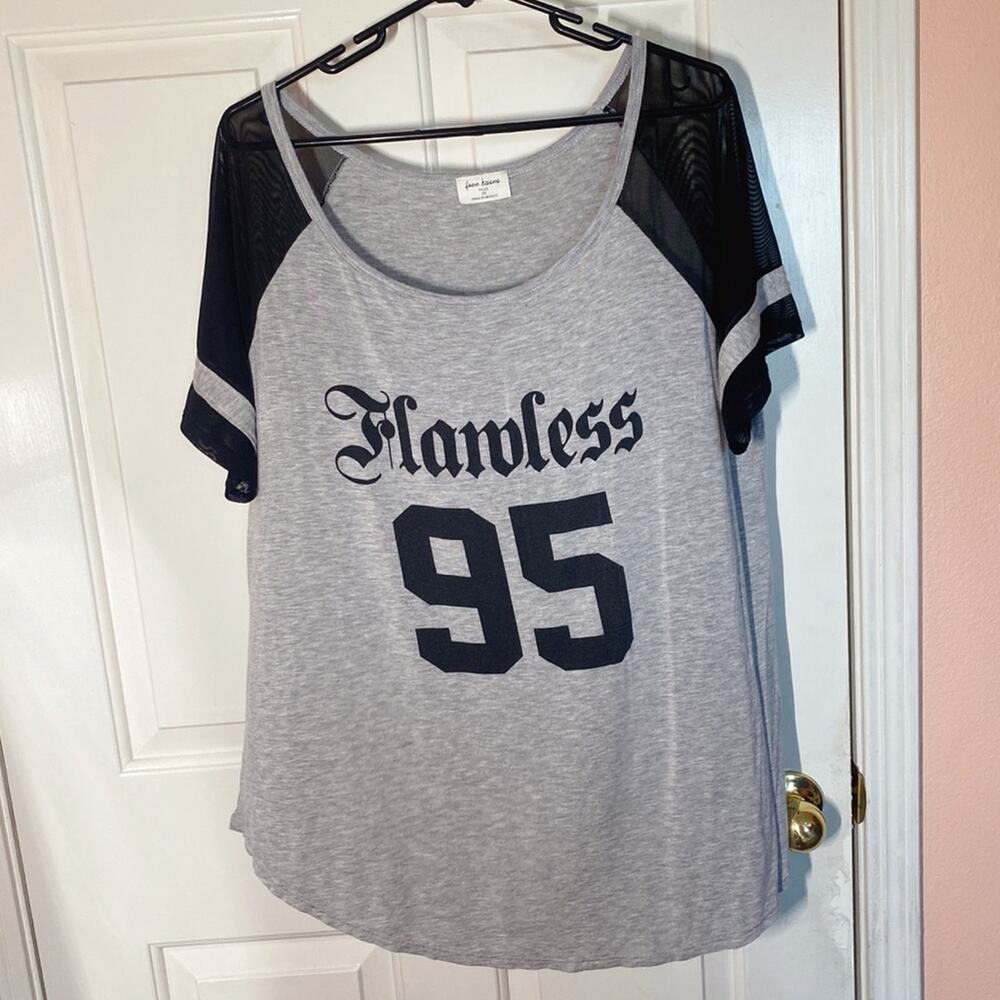 NWOT Free Kisses Gray and Black Graphic Top Scoop Neck Mesh Short Sleeves | 3X